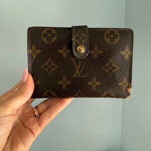 Louis Vuitton Monogram Kiss-lock wallet